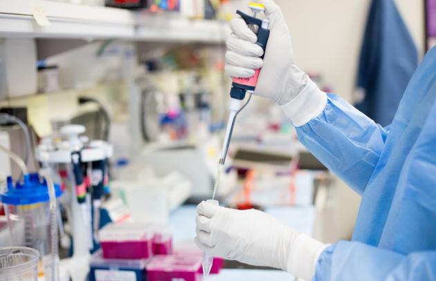 Person using pipette in wet lab